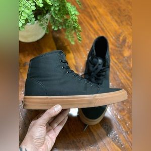 Vans 106 High Black Gum